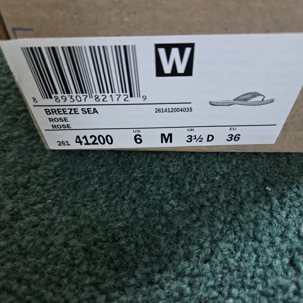 Clarks Pink Sandals Comfortable Stylish Footwear - Picture 2 of 3